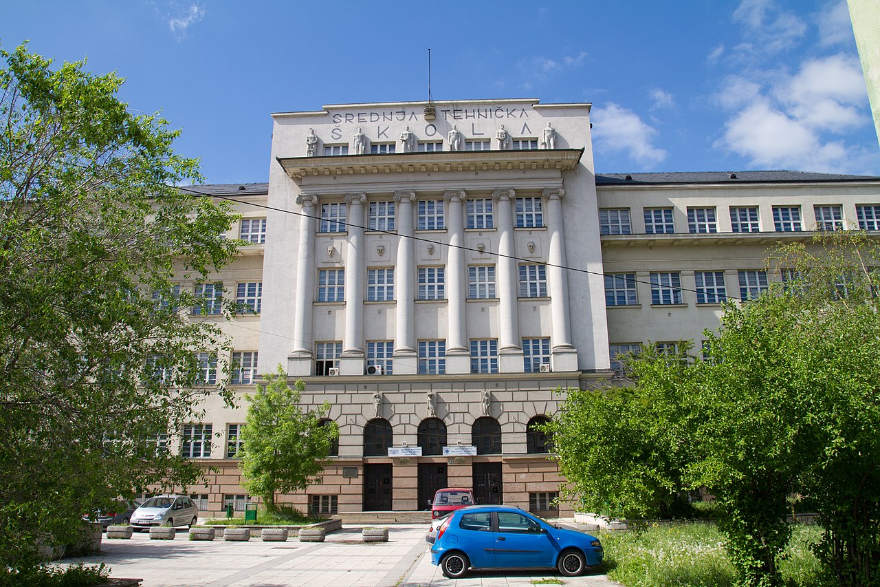 Učenici i razredni starješina slave 50 godina mature